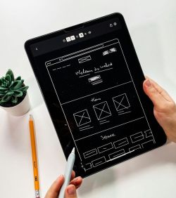 Site internet sur mesure ou solution standard : que choisir ?